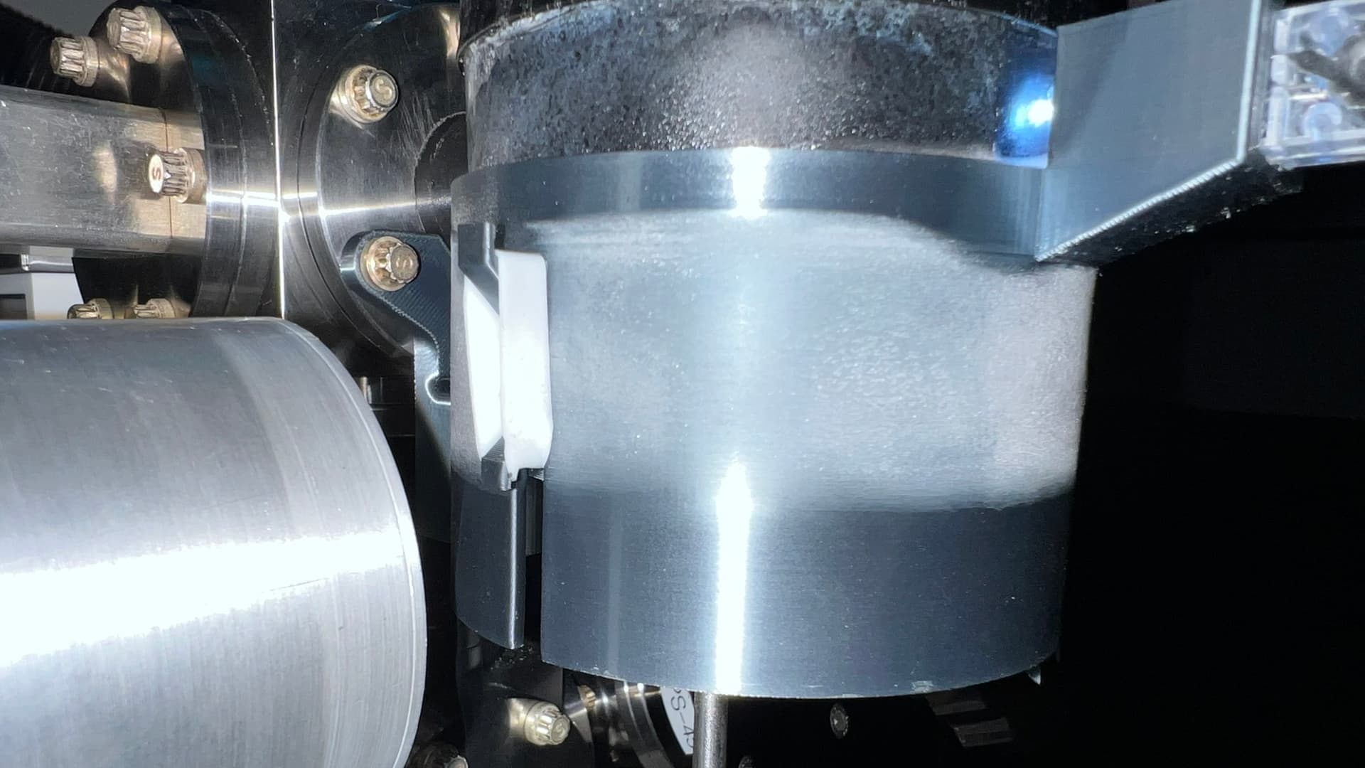 Cloud chamber mounted